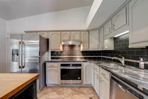 Kitchen - 500 Moss Hill Ln, Euless, TX 76039 photo 2 of 3