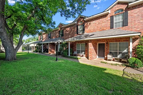 1809 S 11th St #D, Waco, TX 76706