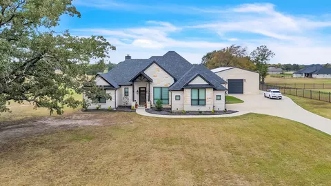 2044 Eastfield Dr, Wills Point, TX 75169