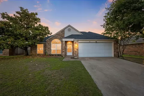 905 Park Place Blvd, Midlothian, TX 76065