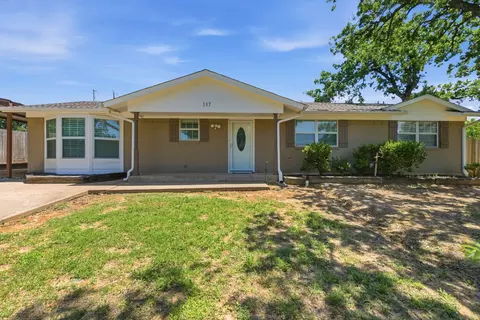 117 Bryan St, Jacksboro, TX 76458