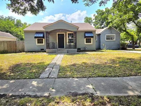 200 S Preston St, Wolfe City, TX 75496