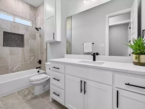 Bath - 215 Regina St, Celeste, TX 75452 photo 3 of 3