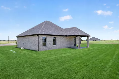 Exterior - 215 Regina St, Celeste, TX 75452 photo 2 of 5