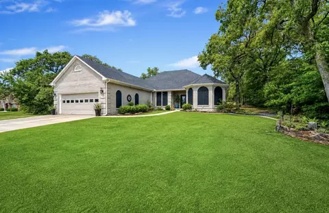 130 Cayuga Trl, Lake Kiowa, TX 76240