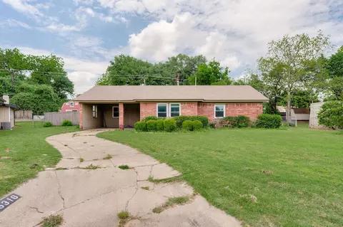 5316 Cahill Oval St, River Oaks, TX 76114