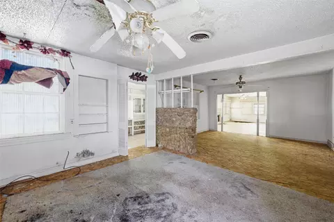 Living - 3722 N 27th St, Waco, TX 76708 photo 4 of 5