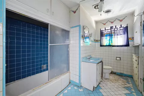 Bath - 3722 N 27th St, Waco, TX 76708 photo 1 of 1