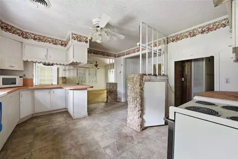 Kitchen - 3722 N 27th St, Waco, TX 76708 photo 2 of 2