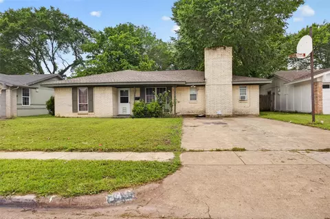 341 Blueberry Ln, Grand Prairie, TX 75052