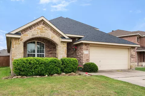 1650 Country Hills Dr, Waxahachie, TX 75165