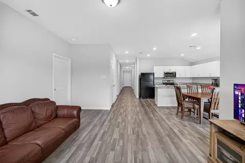 Entry Way - 901 E 3rd St, Springtown, TX 76082 photo 5 of 6