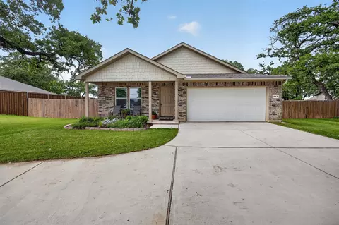 901 E 3rd St, Springtown, TX 76082