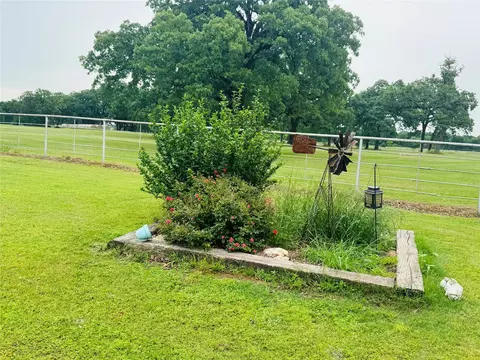 Exterior - 2031 E Fm 1396, Ivanhoe, TX 75447 photo 4 of 6