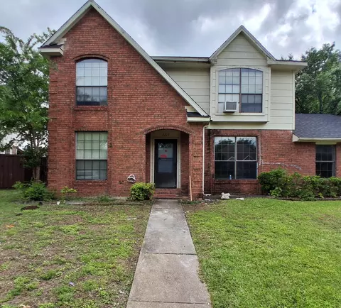 2215 Stillwater Dr, Mesquite, TX 75181