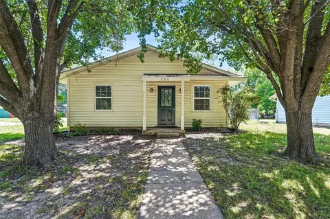 204 Graham Ave, Bonham, TX 75418