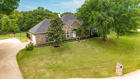 1092 Holly Ln, Lewisville, TX 75067