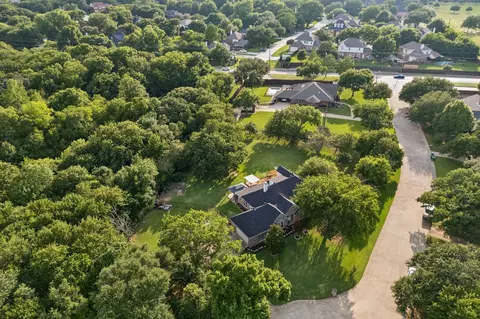 1092 Holly Ln, Lewisville, TX 75067