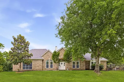 1092 Holly Ln, Lewisville, TX 75067