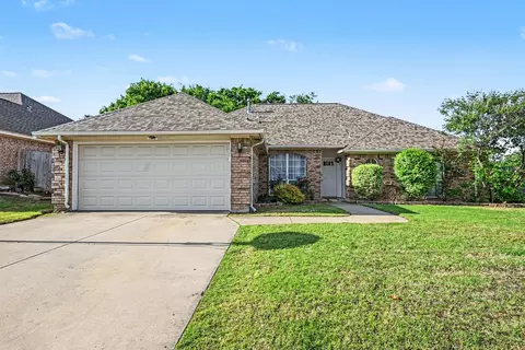 6700 Greenleaf Dr, North Richland Hills, TX 76182