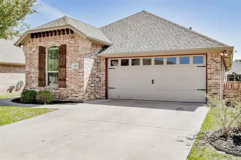 204 Captains Ct, Granbury, TX 76049