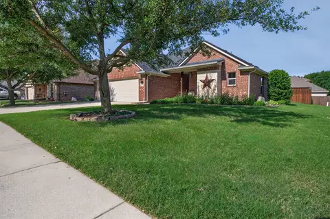 3916 Palomino Dr, Benbrook, TX 76116