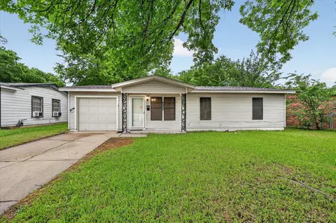 5555 Pinson St, Fort Worth, TX 76119