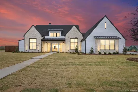 919 Fawn Dr, Mcgregor, TX 76657