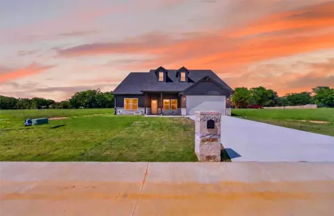 105 W Teal Dr, Troup, TX 75789