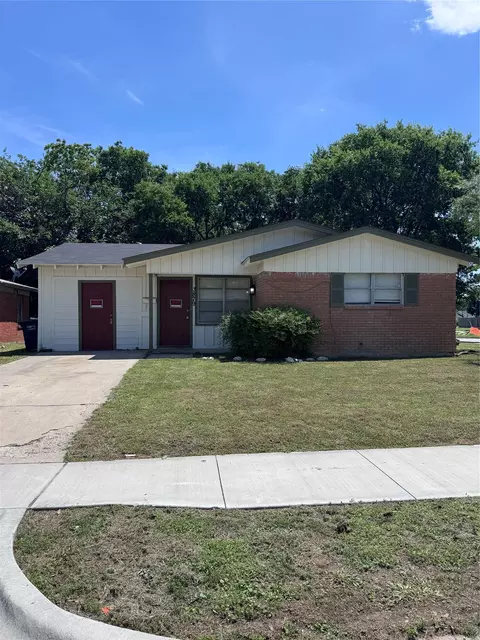 3879 Freddie St, Fort Worth, TX 76119