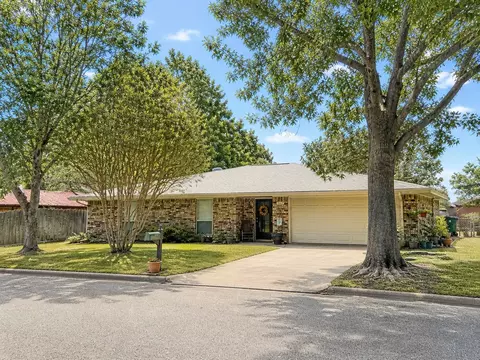 1207 Friona St, Bowie, TX 76230