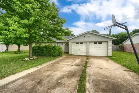 507 S Walnut Creek Dr, Mansfield, TX 76063