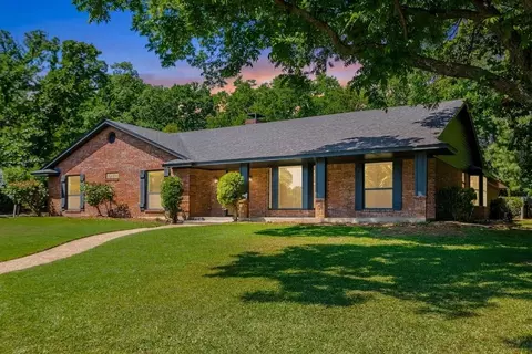 101 Hollyhill Ln, Denton, TX 76205