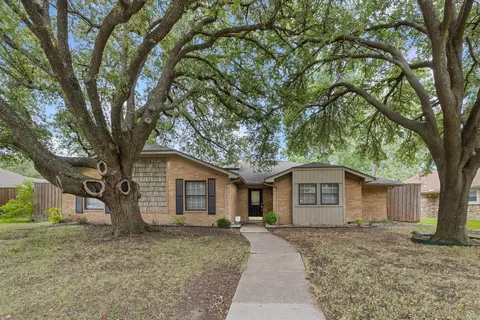 2301 Huntington Dr, Plano, TX 75075