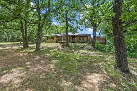 1231 Oak Dr, Denison, TX 75020