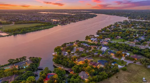 624 Williamsburg Ct, Granbury, TX 76048