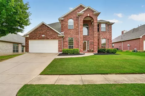 17 Tallwood Ln, Edgecliff Village, TX 76134
