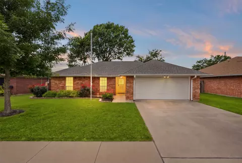 1013 Park Place Blvd, Midlothian, TX 76065