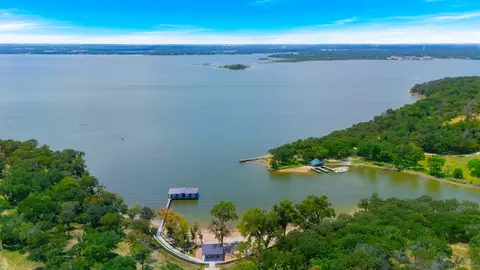 8012 Cliff Point Ct, Fort Worth, TX 76179