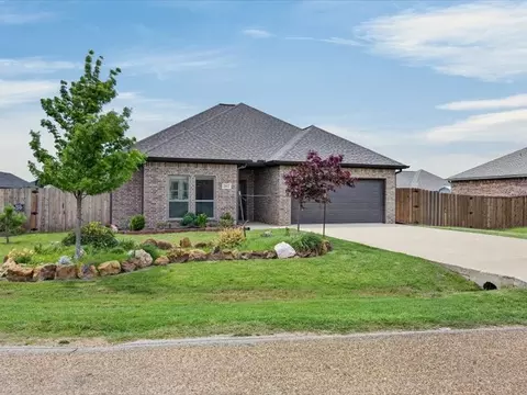 2112 Cole St, Mabank, TX 75147