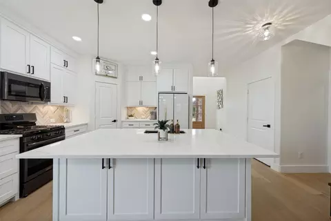 917 Cushing Dr, Fort Worth, TX 76177