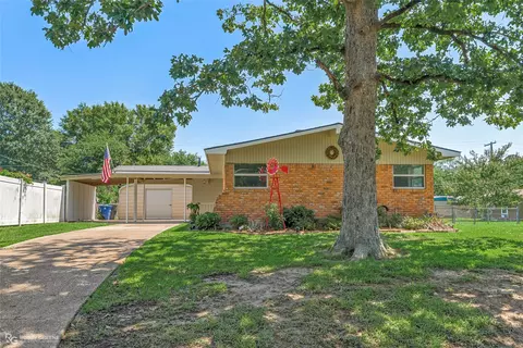 9469 Poinsetta Dr, Shreveport, LA 71118