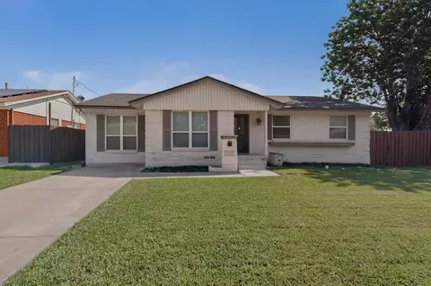 2302 Lagoon Dr, Mesquite, TX 75150
