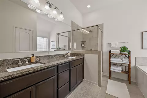 Bath - 10708 Berwyn Dr, Waco, TX 76708 photo 2 of 3