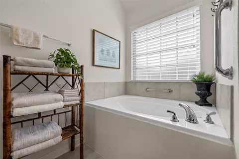 Bath - 10708 Berwyn Dr, Waco, TX 76708 photo 3 of 3