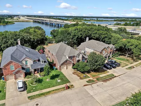2326 Balleybrooke Dr, Lewisville, TX 75077