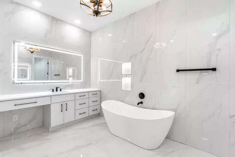 Bath - 1006 Devonshire Dr N, Forney, TX 75126 photo 1 of 5