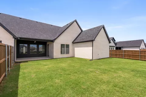 Exterior - 1006 Devonshire Dr N, Forney, TX 75126 photo 3 of 4