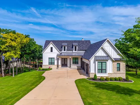 560 Prairie Timber Rd, Burleson, TX 76028