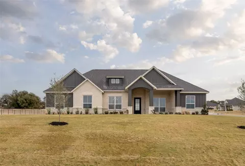 700 Burr Oak Ln, Weatherford, TX 76085